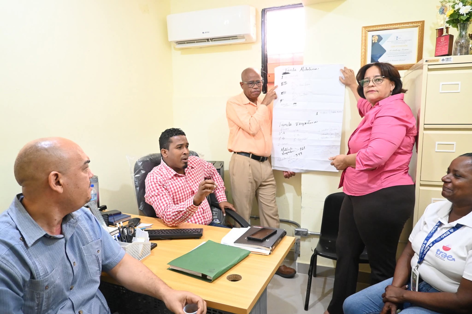 Director del Distrito 10-03 suspende traslado de estudiantes para garantizar estabilidad escolar